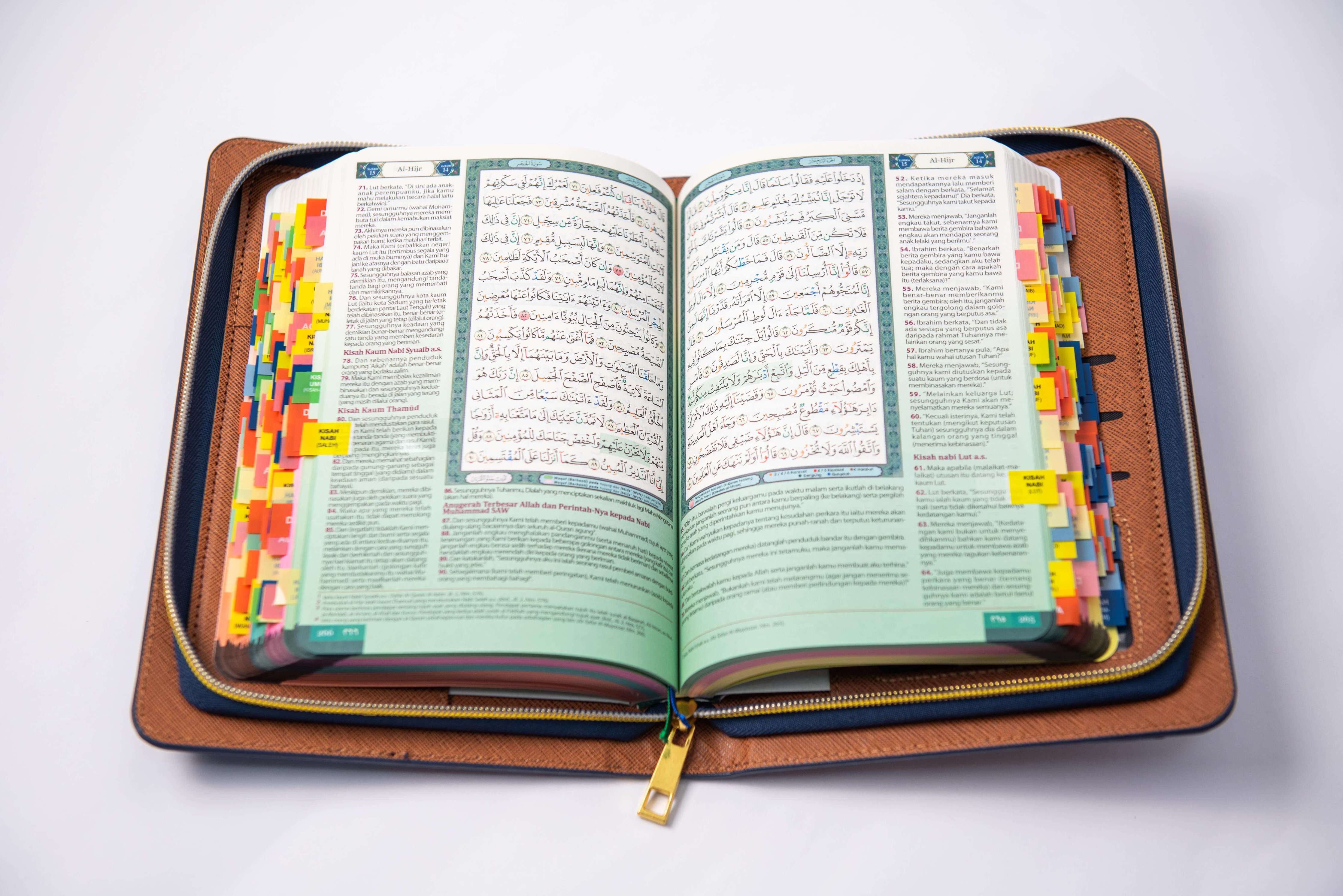 Al-Quran Al-Karim & Terjemahan Al-Ghufran (Zip Songket) (Tagging) (A5) - (TBAQ1054)