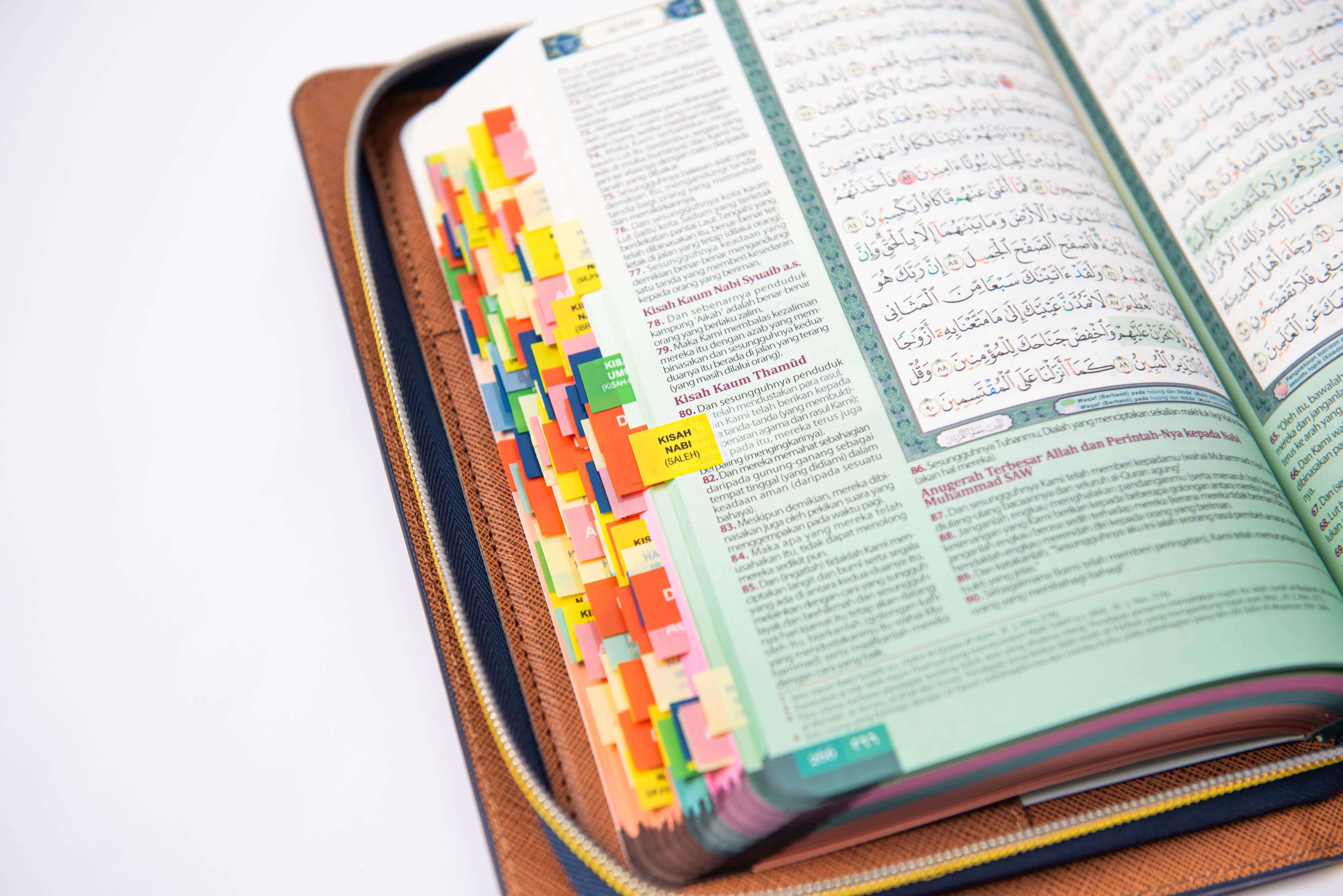 Al-Quran Al-Karim & Terjemahan Al-Ghufran (Zip Songket) (Tagging) (A5) - (TBAQ1054)